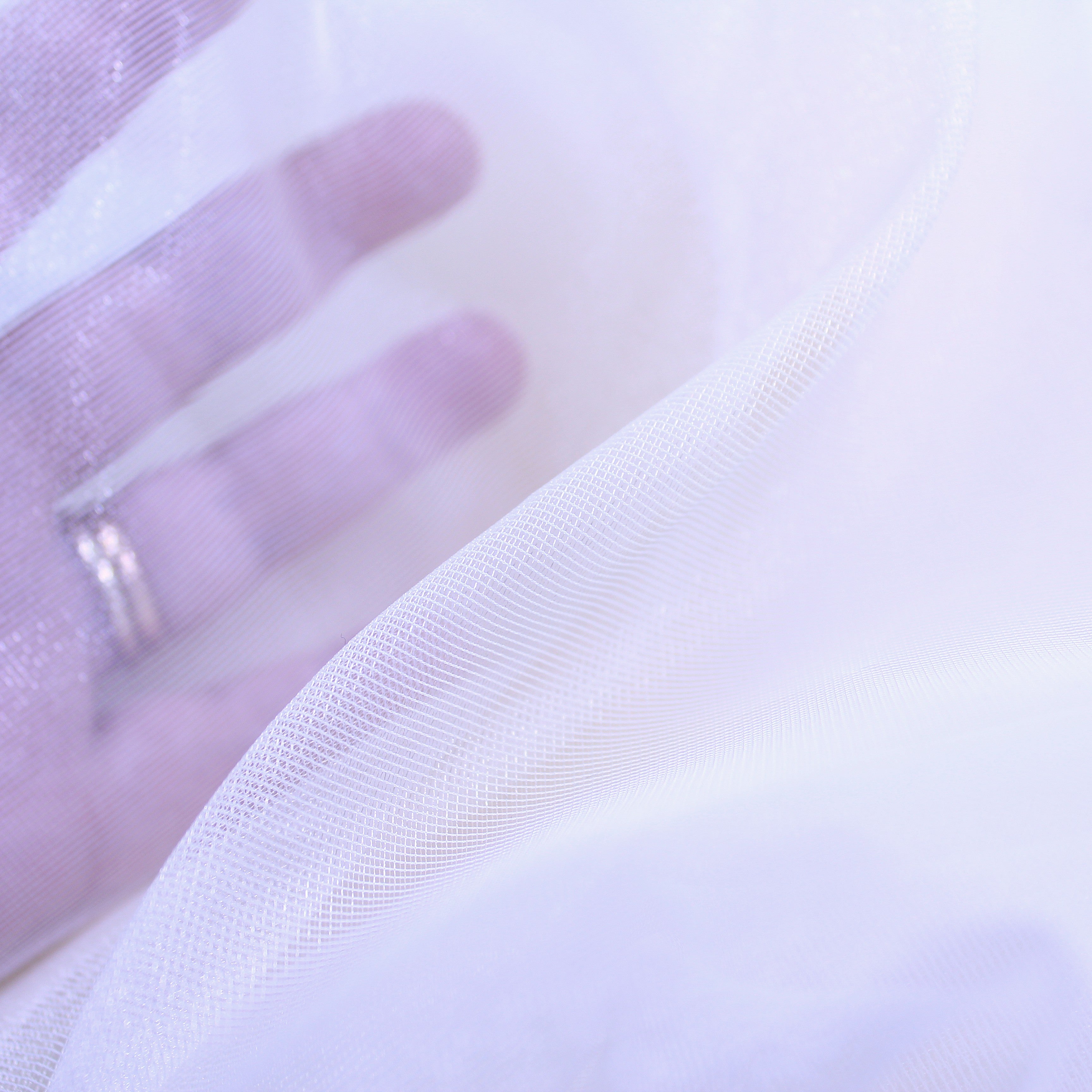 Shimmery mesh, cream