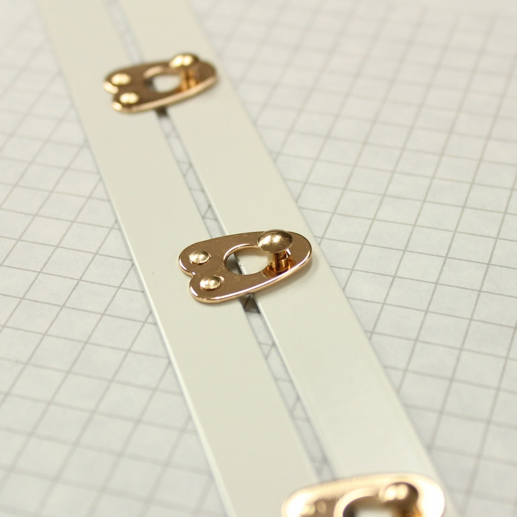 Busk, regular straight with Gold colour hardware